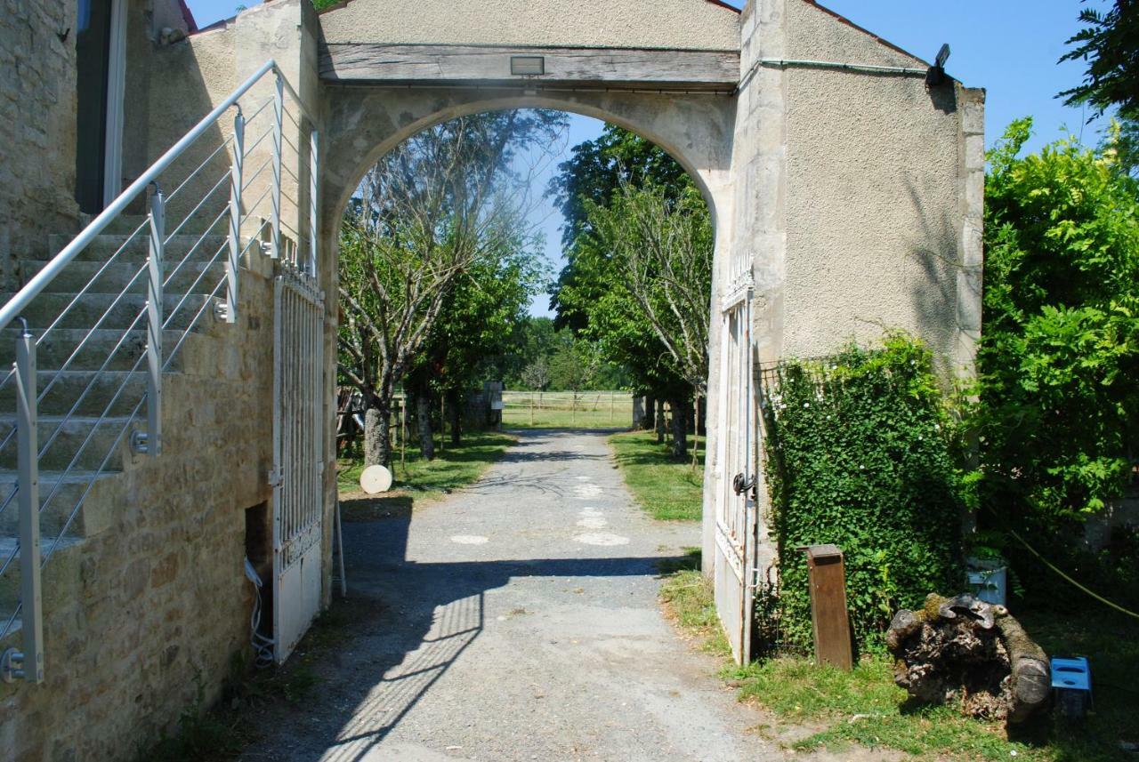 Ecurie De La Grange L'Abbe Apartment Le Langon Exterior photo